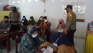 Sebanyak 200 orang lebih warga Masyarakat Desa Pajalele divaksin