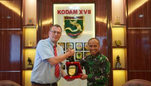 Pangdam XVII/Cenderawasih terima audensi PMI Pusat dan Delegasi IRC