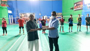 Datangi Tempat Pelatihan di Makassar, Amran Mahmud Support Atlit Muda Bulutangkis Wajo