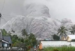 Aktifitas Awan Panas Guguran Gunung Semeru Berdampak pada Masyarakat di Kecamatan Pronojiwo Lumajang