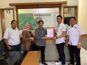 Ketum DPP LBH-KIS serahkan SK Kepengurusan LBH KIS DPD Lamteng