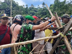 Dandim 1803/Fakfak Bersama Bupati Fakfak Hadiri Penyelesaian Masalah Pemalangan Kampus Poltek Fakfak
