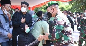 Kasad Irup Pemakaman Sertu Anumerta Mochamad Rizal Maulana Arifin