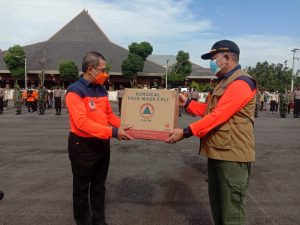 BNPB bagikan ratusan ribu masker untuk masyarakat DIY