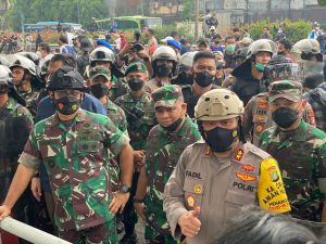Pangdam Jaya dan Kapolda Metro Jaya turun ke Lapangan pantau demonstran