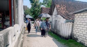 Pastikan pembangunan sesuai SOP. Hj. Rizayati sidak rumah rutilahu di Bojonegoro Jatim