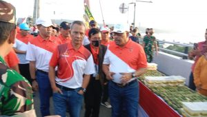 Kodam XVI/Pattimura Gelar Makan Papeda Terpanjang Pecahkan Rekor Muri Peringati HUT Kodam ke-23.