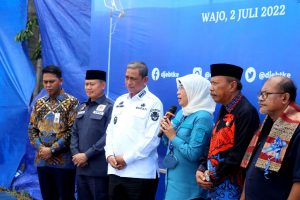 Bupati Wajo dan Wabup Bone Dampingi AYP Resmikan 137 Unit PJUTS di Atakkae