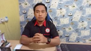 Pasukan Musiman Berjubah Abu – Abu Dengan Kuda Hitamnya