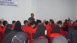 Di depan ratusan Mahasiswa Unhas, Danramil 1422-04/Mandai beri materi bela negara