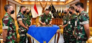 Dwi Dasawarsa Alumni AAU 2001 Kasau Apresiasi Renovasi Makam Sersan Mayor (Anm) Maimun Saleh