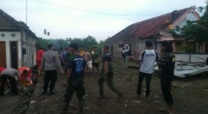 Puluhan rumah di Madiun porak poranda diterjang puting beliung