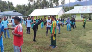 Perkuat Mental dan Kepribadian Generasi Muda, Satgas Yonarmed 1 Kostrad Latih Taekwondo Siswa SMAN Biloro