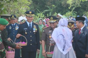 Ziarah TMP Sawala Dalam Rangka Peringatan HUT TNI Ke 77