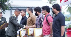 Puncak Perayaan HUT TNI ke-77 Beberapa Prajurit Terima Penghargaan Atas Keberhasilannya