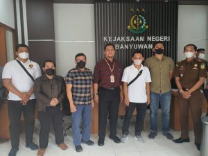 Nurul Huda Diamankan di Kejaksaan Negeri Banyuwangi