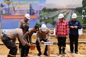 Peletakan batu pertama Pembangunan Graha Bhayangkara Landak, Kapolda Kalbar Berharap Dapat Wujudkan SDM Berkualitas