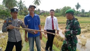 Personel Polsek Sabbangparu Polres Wajo Amankan Barang Bukti dan Pelaku Penganiayaan