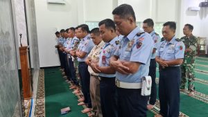 Personil Lanud Sugiri Sukani Gelar Shalat Gaib, Tahlil Dan Doa Bersama Untuk Korban Gempa Bumi Di Cianjur Jabar.