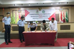 Penandatanganan MoU kerjasama Akademik Sesko TNI Dengan Institut Agama Islam Negeri (IAIN) Syekh Nurjati Di Kota Cirebon.