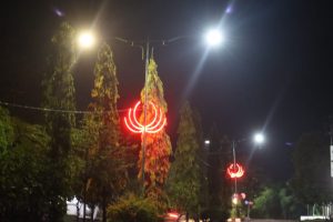 Dipasangi 104 Tiang Lampu Hias Unik, Jalur Dua Kota Sengkang Kini Cantik pada Malam Hari