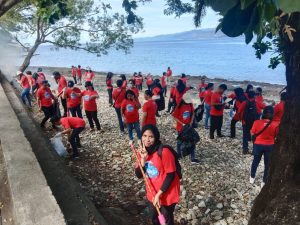 Peringati Hari Nusantara Tahun 2022 ASN DKP Maluku Gelar Aksi Bersih Pantai