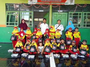 Disperta Banyuwangi Salurkan Bantuan ” Gizi Untuk Banyuwangi “