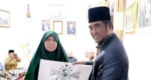 Ketua PWNU Riau H.T.Rusli Ahmad beri Umroh Gratis kepada Orang Tua Kader NU