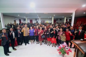Natal Bersama Pendeta Se-Kabupaten Landak, Karolin Mendapat Pujian Saat Jabat Bupati