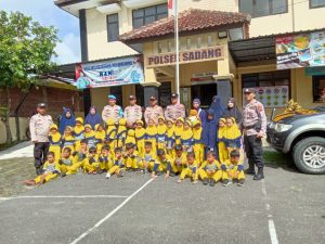 RA Mutiara Islam Kunjungi Polsek Sadang, Pengenalan Profesi dan Tanamkan Cinta Tanah Air