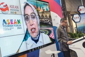 Hadapi Ancaman Resesi 2023, Menparekraf Sesuaikan Strategi Pengembangan Pasar Wisman