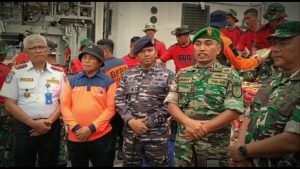 Cuaca Buruk, Pengiriman Logistik Pangan Ke Masalembu Pakai KRI Malahayati-362
