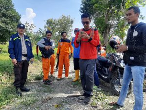 Bhabinkamtibmas PolsekTanasitolo, Tim BPBD dan Damkar lakukan pencarian orang hilang