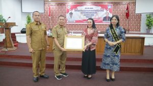 Karolin Terima Piagam Penghargaan Bunda PAUD Tingkat Nasional
