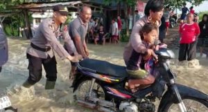 Sungai Tuntang Meluap, Kapolres Grobogan Minta Pengguna Jalan Agar Hati Hati