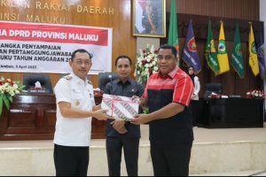 Wagub Serahkan Dokumen LKPJ Gubernur Maluku TA 2022 Kepada DPRD Provinsi Maluku