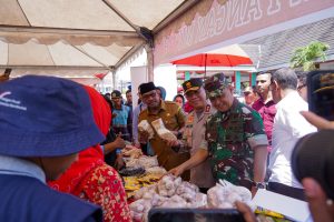 Pangdam Pattimura Hadiri Program “Peduli Maluku” Bantuan Pangan Nasional dan Pasar Murah