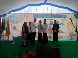 Pengajian Akbar, Yoni Risdianto,SH berikan Mobil pada LAZIZNU  