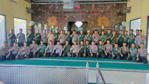 Polres Wajo Bersama Kodim 1406 Melaksanakan Ibadah Sholat Dzuhur Secara Berjamaah