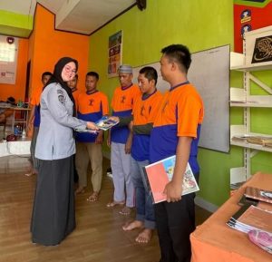 Motivasi Semangat Belajar, Rutan Sengkang Bagikan Alat Tulis Kepada Warga Binaan