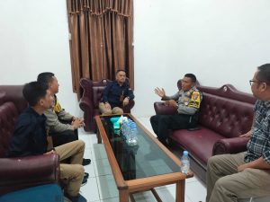 Polres Morowali Koordinasi Dengan Ketua KPU Kab Morowali, Pastikan Distribusi Logistik Pemilu 2024 Aman.