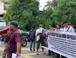 Puluhan orang geruduk Polrestabes Medan, minta Kapolsek Medan Kota dicopot