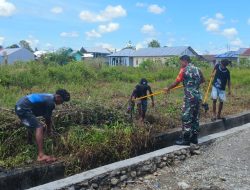 Wujud Kepedulian Terhadap Lingkungan, Babinsa Ajak Warga Karya Bakti Bersihkan Saluran Air