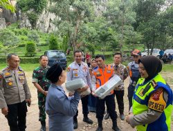 Kapolresta Cirebon Patroli Roda Dua dan Beri Bantuan PJU di Dua Desa