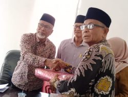 Temu Pisah Pak Lukman SE dan Ibu Cut Plt Kepala Sekretariat MAA Kabupaten Bireuen Mengharukan