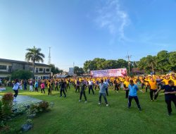 Peringati Hari Bhayangkara ke-78, Kapolresta Bersama Forkopimda Kabupaten Cirebon Gelar Olahraga Bersama dan Aksi Pungut Sampah