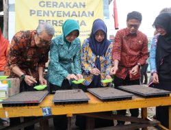 Dukung Pemberdayaan Kelompok Tani, Pj Wali Kota Serahkan Bantuan Bibit Tanaman