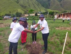 Satgas Penyelamatan Ekosistem Danau Toba tanam pohon di Bumi Perkemahan Silahisabungan