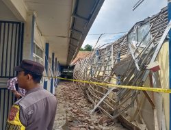 Kondisi Atap SMP 1 Talun Ambruk, 8 Siswa Jadi Korban
