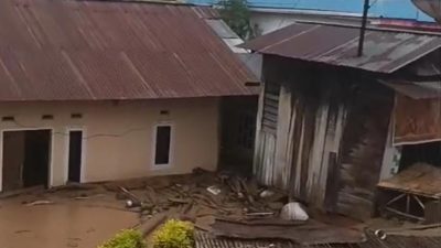 Diterjang Banjir Ratusan Warga Wombo Mengungsi